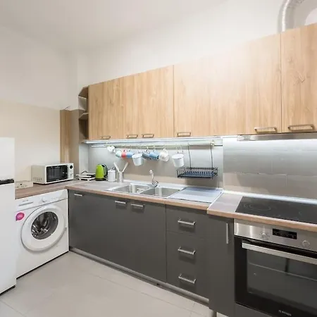 Spacious Urban In The Heart Of Athens